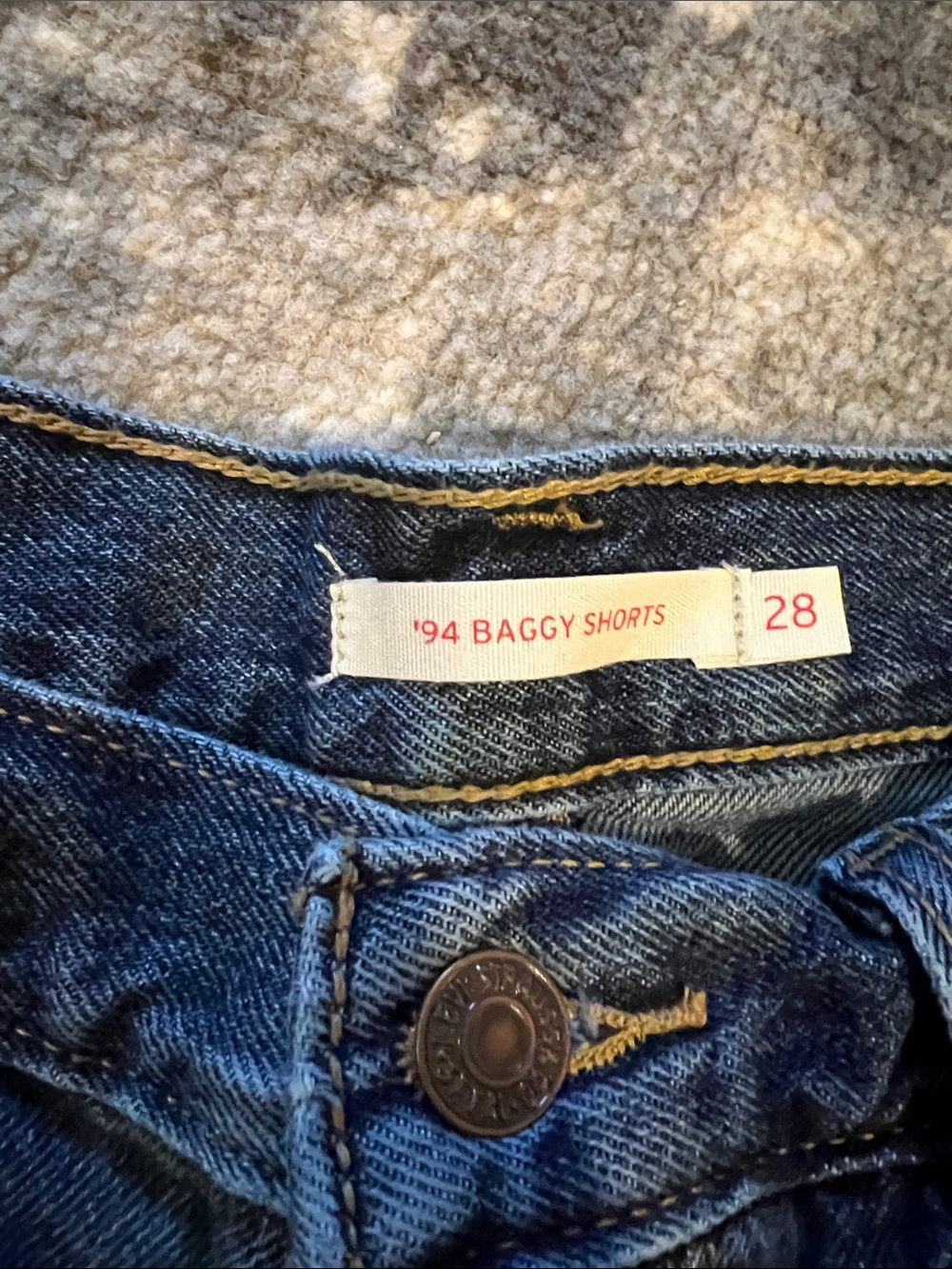 Levis ‘94 baggy shorts Women's Denim Shorts - Dark Blue NWOT - Picture 2 of 3
